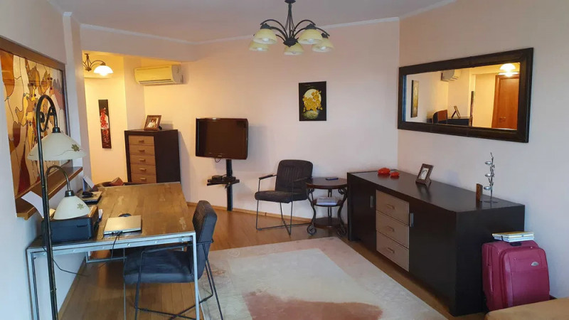 Gara - Apartament decomandat cu 3 camere, vedere către Portul Constanta.