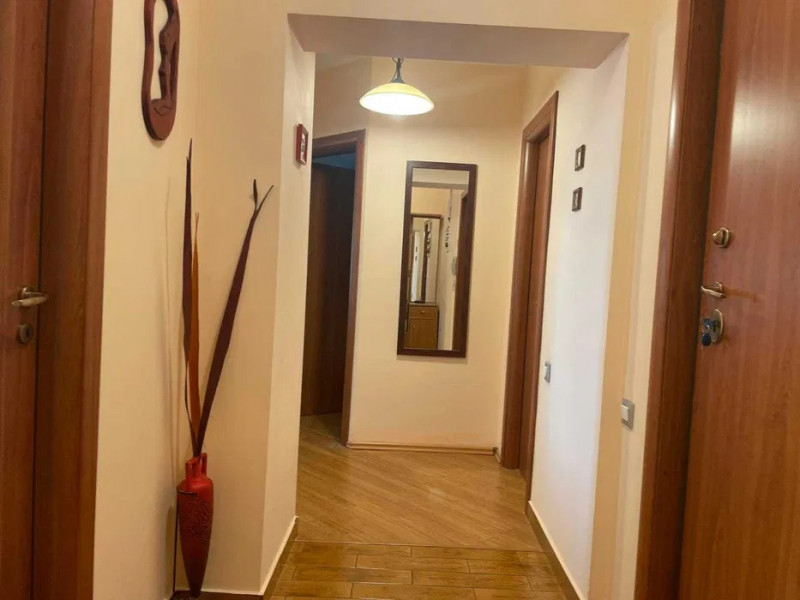 Gara - Apartament decomandat cu 3 camere, vedere către Portul Constanta.