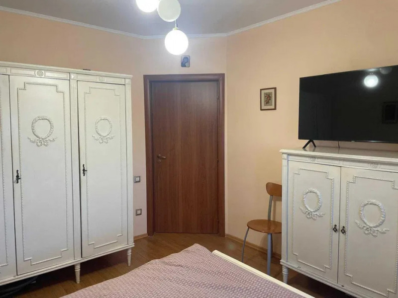 Gara - Apartament decomandat cu 3 camere, vedere către Portul Constanta.