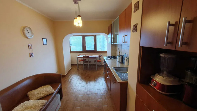 Gara - Apartament decomandat cu 3 camere, vedere către Portul Constanta.