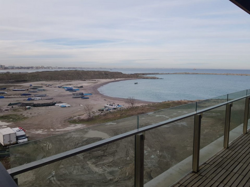 Faleza Nord - Apartament compus din 3 camere cu vedere frontala la mare 