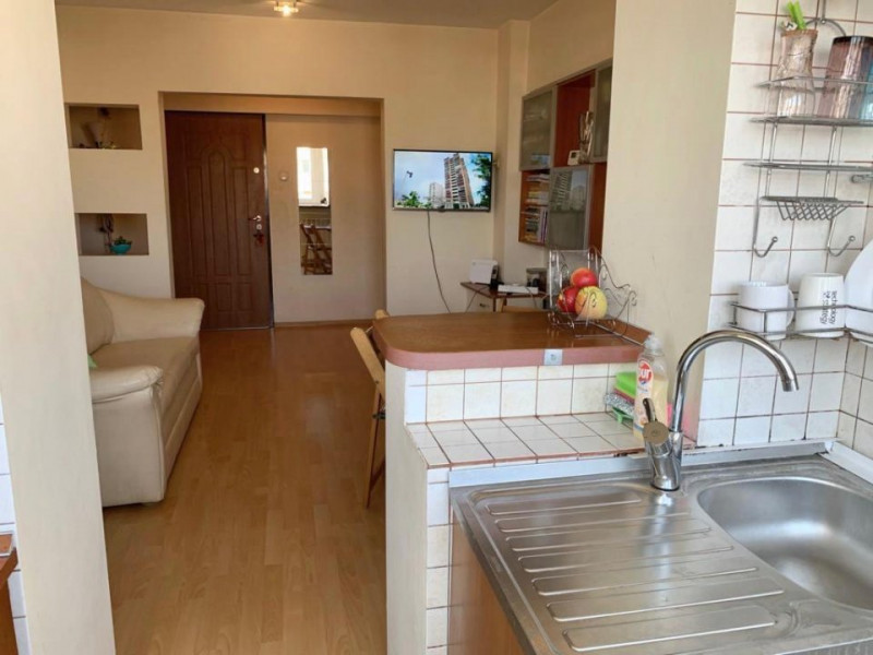 Apartament cu 2 camere transformat in 3 in zona Trocadero