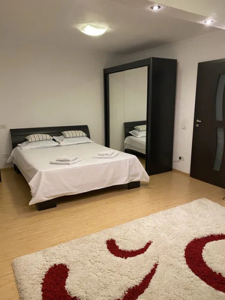 Trocadero - Apartament cu 3 camere decomandate, balcon mare