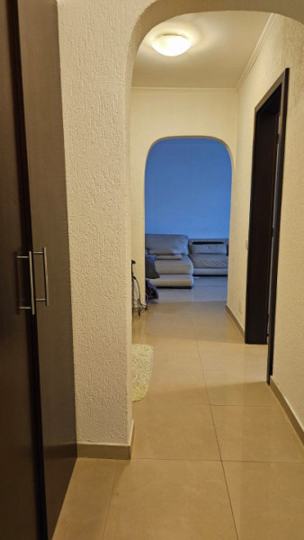 Trocadero - Apartament cu 3 camere decomandate, balcon mare