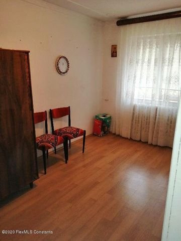 Tomis Nord - apartament cu 3 camere semidecomandat cf 1, situat la etajul 2.