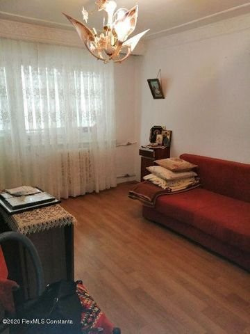 Tomis Nord - apartament cu 3 camere semidecomandat cf 1, situat la etajul 2.