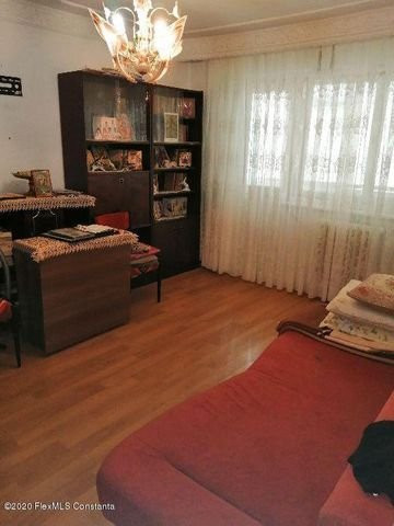 Tomis Nord - apartament cu 3 camere semidecomandat cf 1, situat la etajul 2.