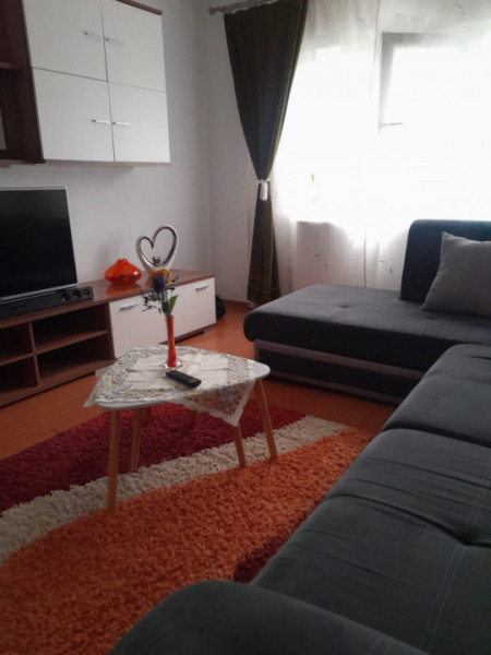 INEL II - Apartament cu 2 camere decomandate, mobilat