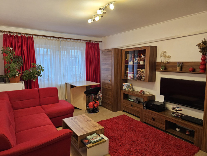 CET - Apartament 3 camere decomandate, 2  bai