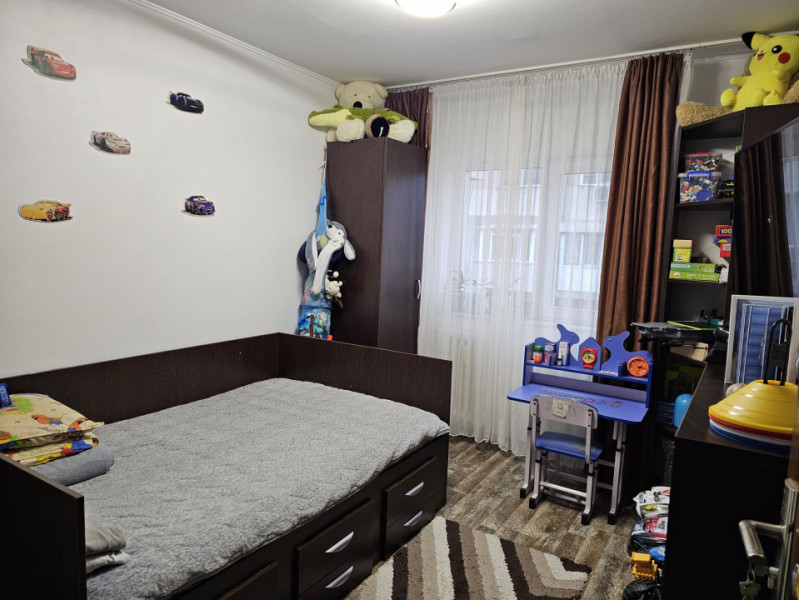 CET - Apartament 3 camere decomandate, 2  bai