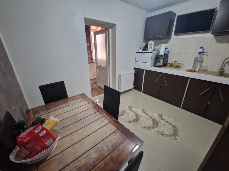 CET - Apartament 3 camere decomandate, 2  bai