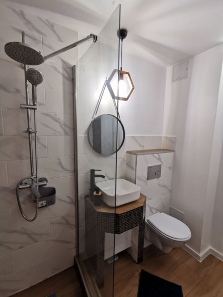 Apartament cu 2 camere in zona Tomis 1, mobilat si utilat complet.