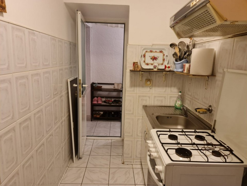 Casa de Cultura - Apartament de 3 camere cf 2, foarte curat si bine intretinut