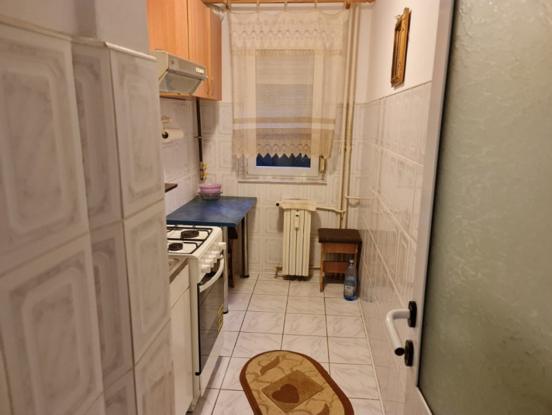 Casa de Cultura - Apartament de 3 camere cf 2, foarte curat si bine intretinut