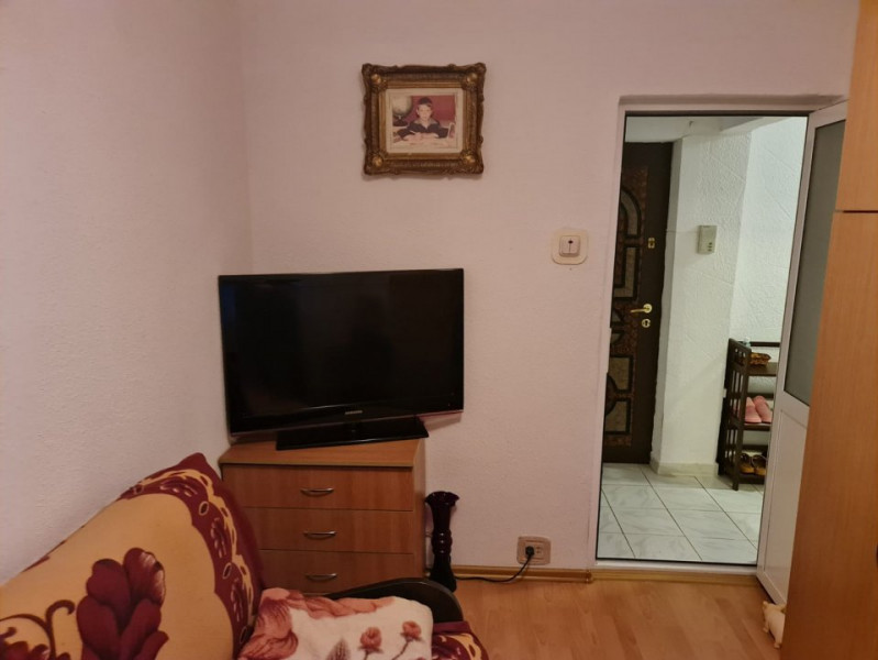 Casa de Cultura - Apartament de 3 camere cf 2, foarte curat si bine intretinut